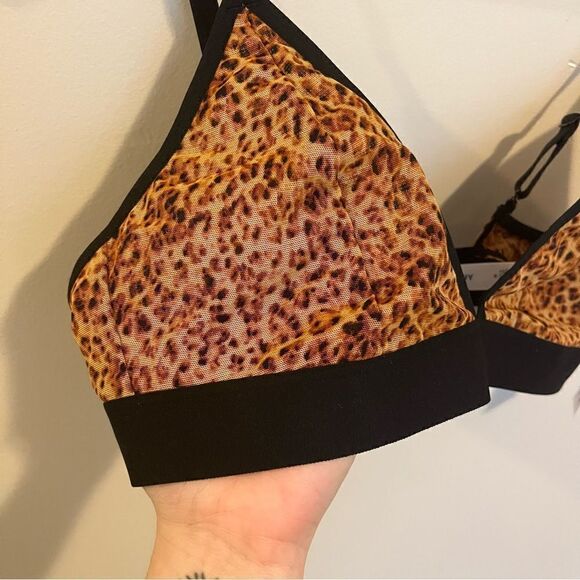 Old Navy | Mesh V-Neck Bralette Top - Picture 7 of 13